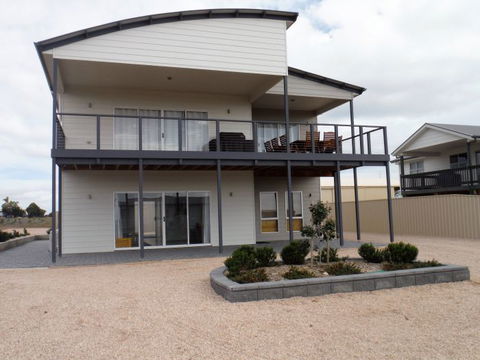 Ocean Swell - Accommodation Gladstone 1