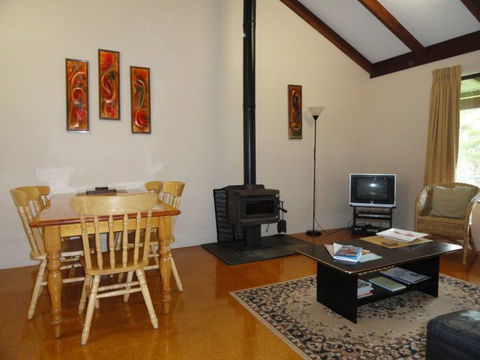 Tinglewood Cabins - Accommodation Gladstone 0