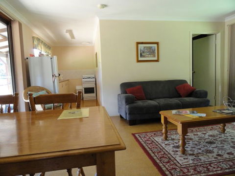 Tinglewood Cabins - Accommodation Gladstone 2