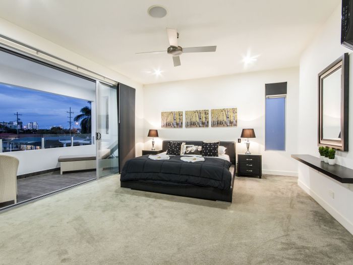 Broadbeach Waters QLD Accommodation Gladstone
