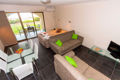 Edgewater Gardens - Accommodation Gladstone 0