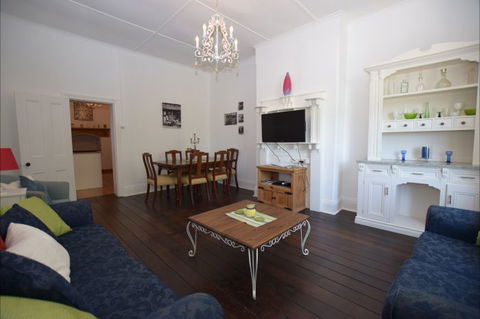 The Provincial - Accommodation Gladstone 1