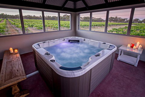 Brockenchack Vineyard - Accommodation Gladstone 2