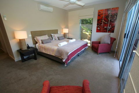 Beach House One @ Vue - Accommodation Gladstone 0