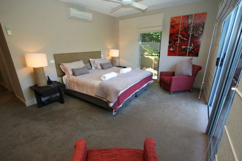 Beach House One @ Vue - Accommodation Gladstone 2