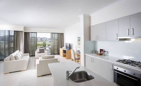 Mercure Kooindah Waters Central Coast - Accommodation Gladstone 2