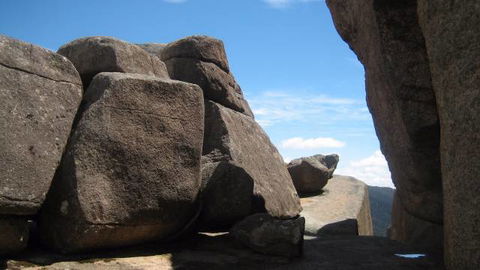 Square Rock - Accommodation Gladstone 0