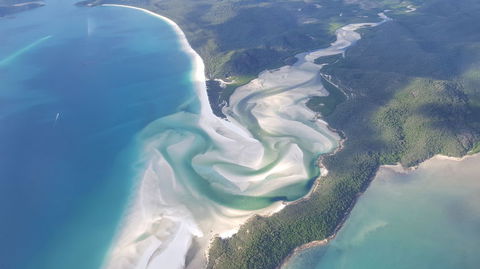 Reef And Island Scenic Flight From Airlie Beach - Accommodation Gladstone 4