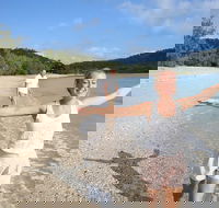 1-Night Whitsundays Tour by Catamaran with Paradise Cove Resort from Airlie Beach - Accommodation Gladstone