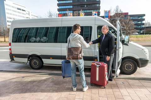 Cairns Airport (CNS) Departure Transfer (Port Douglas Hotels To Cairns Airport) - Accommodation Gladstone 7