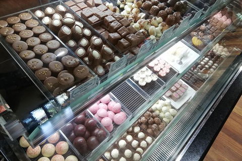 Hunter Valley Private Tour Including Wine, Chocolate, Cheese, Vodka, Gin Tasting - Accommodation Gladstone 20