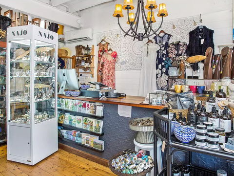 Bombo Clothing Co And The Bombo Gallery - Accommodation Gladstone 0