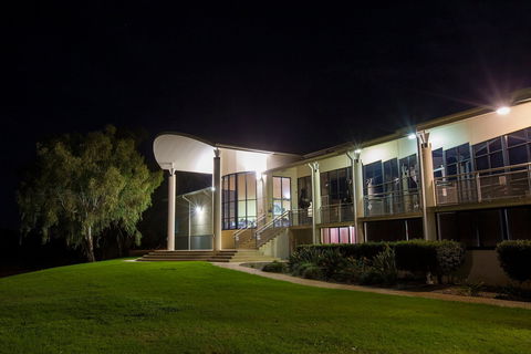 Crossing Theatre - Accommodation Gladstone 1