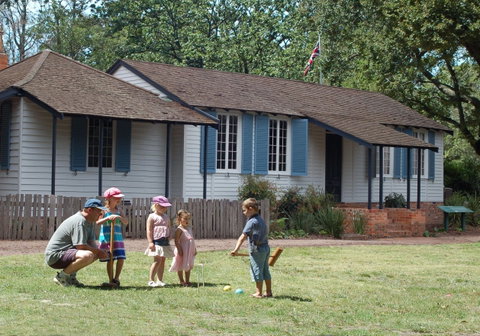 La Trobe's Cottage - Accommodation Gladstone 0