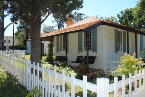 La Trobe's Cottage - Accommodation Gladstone 2
