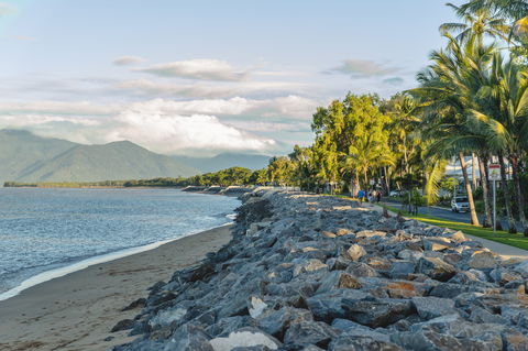 Machans Beach - Accommodation Gladstone 1