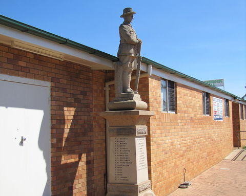 Westbrook War Memorial - Accommodation Gladstone 0