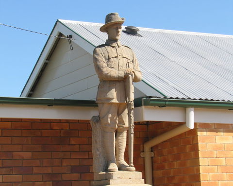 Westbrook War Memorial - Accommodation Gladstone 1