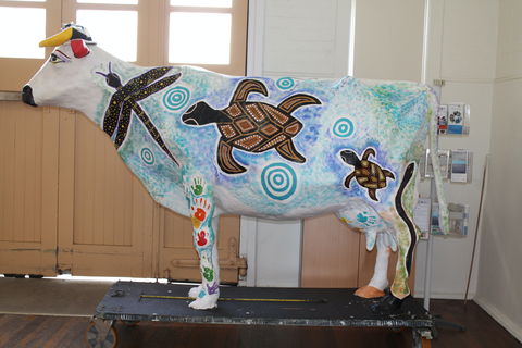 Daisy The Decorated Dairy Cow - Accommodation Gladstone 1
