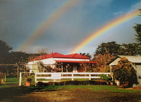 Stefani Hilltop Gallery - Accommodation Gladstone 0