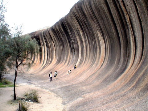Wave Rock - Accommodation Gladstone 2