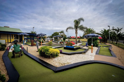 West Beach Mini Golf - Accommodation Gladstone 0