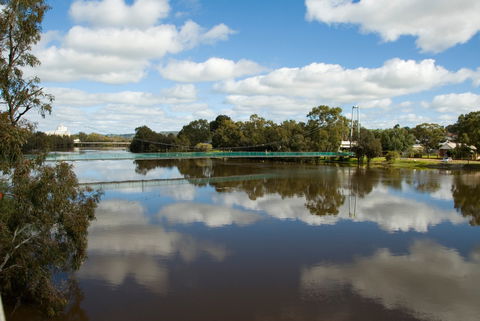 Suspension Bridge - Accommodation Gladstone 1