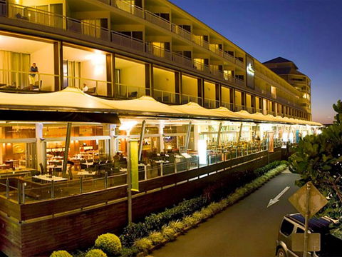 The Pier Cairns - Accommodation Gladstone 0