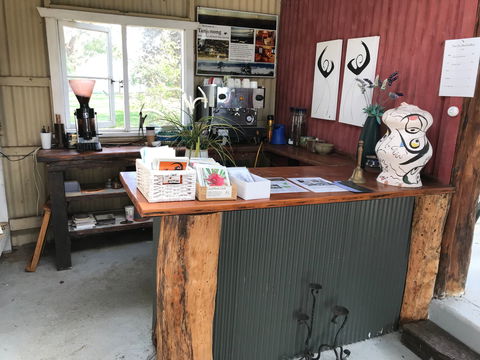 Tin Shed Gallery - Accommodation Gladstone 1