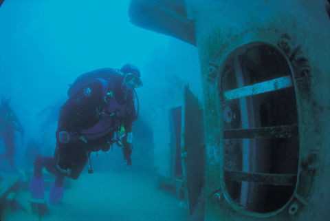 Ex HMAS Hobart Dive Site - Accommodation Gladstone 2