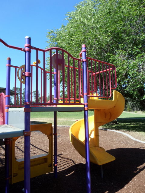 Fadden Pines Playground - Accommodation Gladstone 2