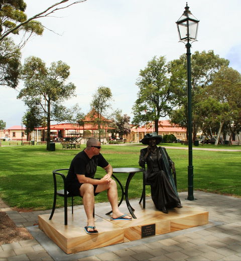 Gladstone Square - Accommodation Gladstone 1