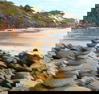 One Man Bluff - Accommodation Gladstone