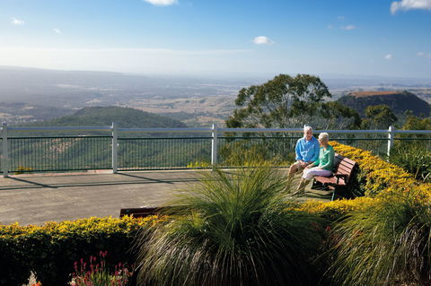 Picnic Point Lookout And Parkland - Accommodation Gladstone 0