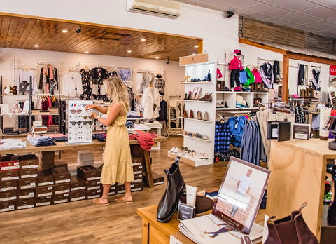 The Country Outfitters - Accommodation Gladstone 1