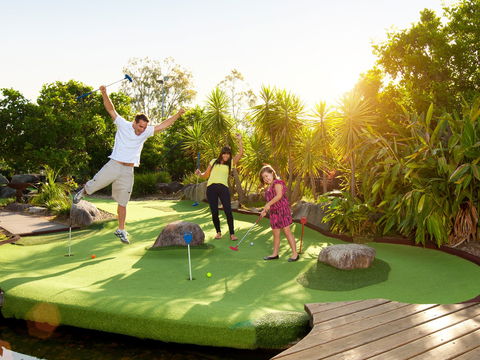 Victoria Park Golf Complex - Accommodation Gladstone 0