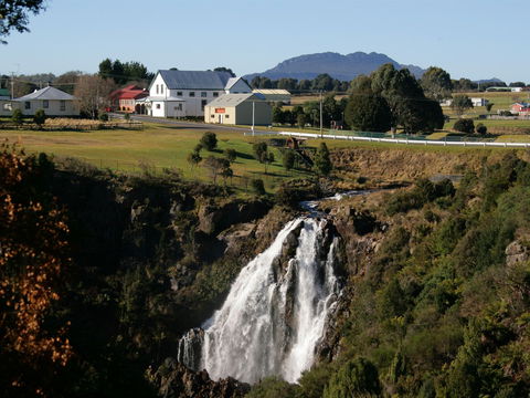Waratah Falls - Accommodation Gladstone 0