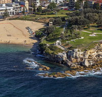 Giles Baths - Accommodation Gladstone