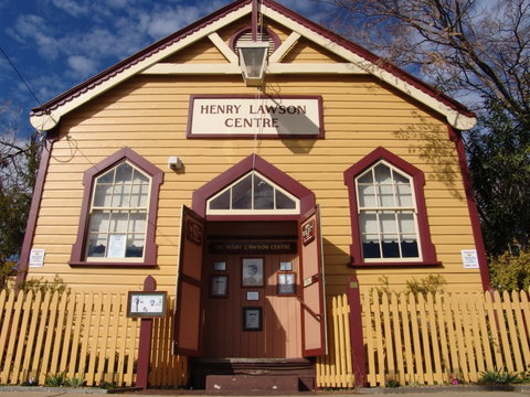 Henry Lawson Centre - Accommodation Gladstone 0