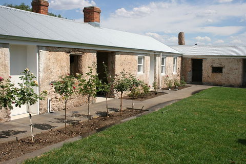 Lara Museum - Accommodation Gladstone 0