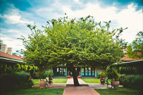 Ainslie + Gorman Arts Centres - Accommodation Gladstone 0
