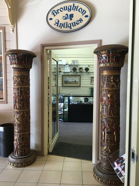 Broughton Antiques - Accommodation Gladstone 1