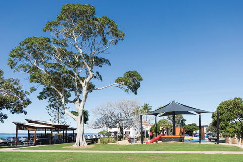 Eddie Santaguiliana Way - Accommodation Gladstone 0