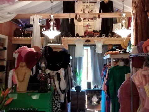 Mauzie's Most Marvellous Vintage - Accommodation Gladstone 0