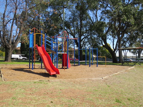 Mornington Park Reserve - Accommodation Gladstone 0