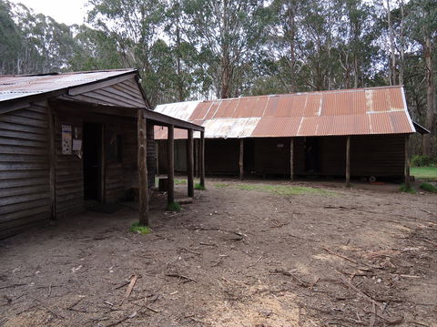 Razorback Hut - Accommodation Gladstone 0