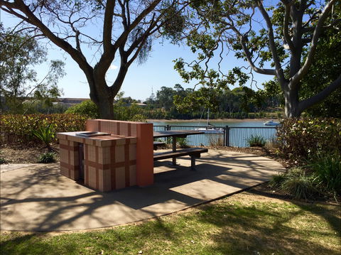 Riverside Parklands And Playground - Accommodation Gladstone 2