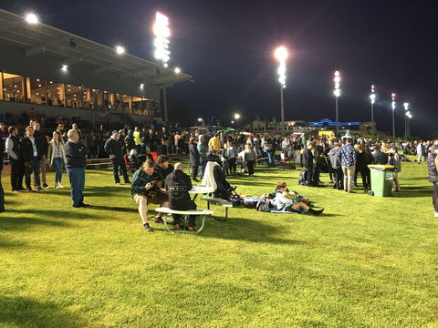 Cranbourne Greyhound Racing Club - Accommodation Gladstone 2