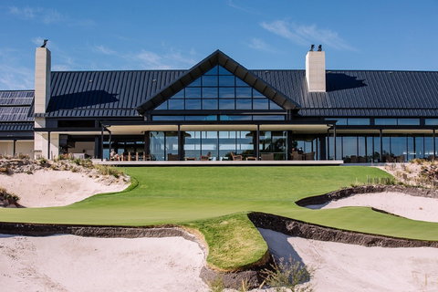 Peninsula Kingswood Country Golf Club - Accommodation Gladstone 0