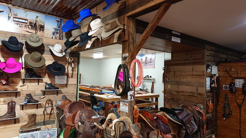 Simon Martin Whips & Leathercraft - Accommodation Gladstone 2